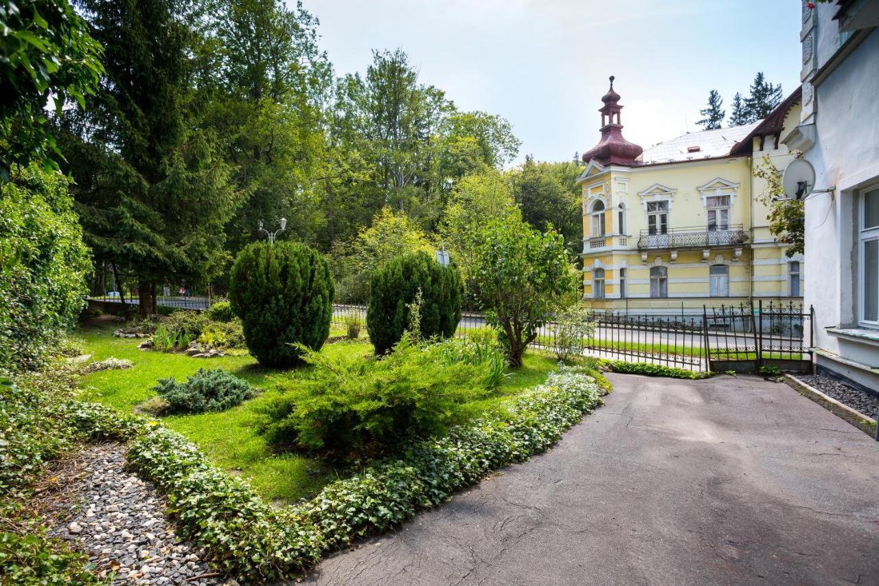 Karlovarska *